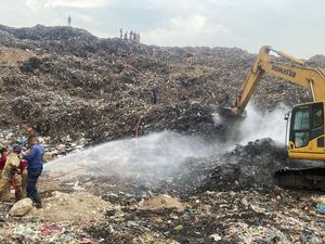 Kebakaran Zona Aktif TPA Jatibarang Padam, Giliran Zona Pasif Sempat Berasap Kebakaran Zona Aktif TPA Jatibarang Padam, Giliran Zona Pasif Sempat Berasap