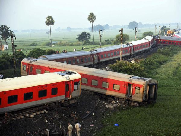 Kereta Cepat India Tergelincir, 4 Orang Tewas dan Puluhan Terluka