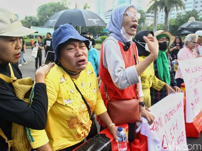 Korban Penggusuran Kampus UIII Depok Demo di Depan Istana