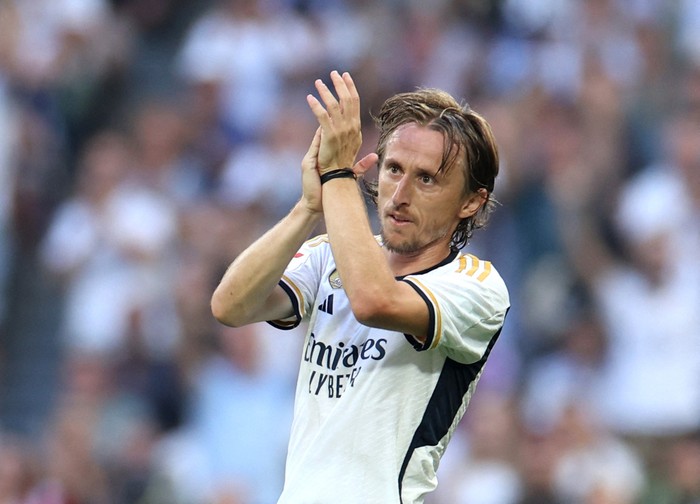 Soccer Football - LaLiga - Real Madrid v Osasuna - Santiago Bernabeu, Madrid, Spain - October 7, 2023 Real Madrids Luka Modric celebrates after the match REUTERS/Isabel Infantes