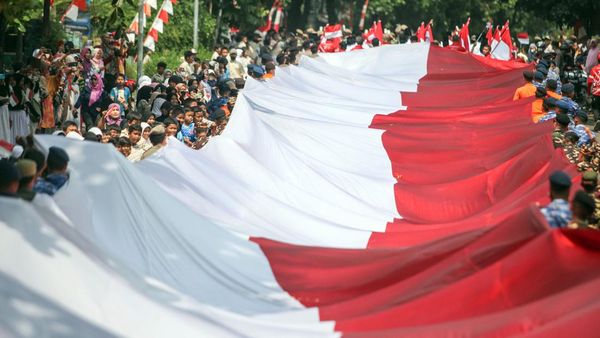 Meriahnya Kirab Merah Putih Sepanjang 100 Meter di Bogor