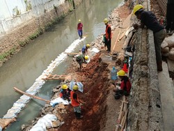 Pembangunan Tanggul Hek Kramat Jati, SDA: Sejumlah Titik Sudah Dicor