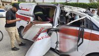 Penampakan Ambulans di Gaza Hancur Terkena Serangan Israel