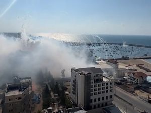 Video Rudal-rudal Israel Hantam Pelabuhan di Gaza