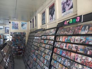 Nostagia Rental DVD di Solo: Jaminan KTP, Sewa Rp 3.000, Telat Denda Rp 1.000 Nostagia Rental DVD di Solo: Jaminan KTP, Sewa Rp 3.000, Telat Denda Rp 1.000