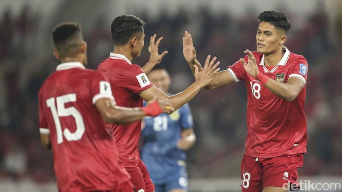 Pesta Gol Indonesia ke Gawang Brunei Timnas Indonesia meraih kemenangan telak atas Brunei Darussalam di Kualifikasi Piala Dunia 2026. Tim Garuda menang 6-0 dengan diwarnai hat-trick Dimas Drajad, Kamis (12/10/2023).