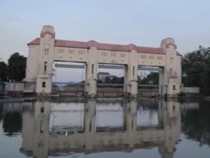 2 Sungai di Surabaya yang Terkenal Angker 2 Sungai di Surabaya yang Terkenal Angker