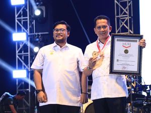 Pj Bupati Tangerang Andi Ony Terima Penghargaan Rekor MURI Pj Bupati Tangerang Andi Ony Terima Penghargaan Rekor MURI