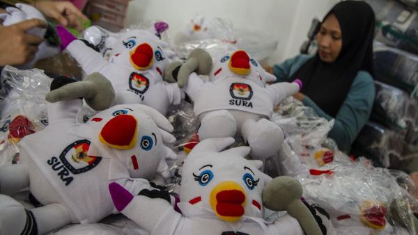 Mengintip Produksi Suvenir Maskot Pemilu 2024, Begini Potretnya