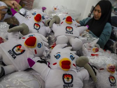 Mengintip Produksi Suvenir Maskot Pemilu 2024, Begini Potretnya