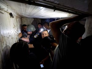 Rudal Hamas Tembus Ashkelon, Warga Israel Sembunyi di Bunker