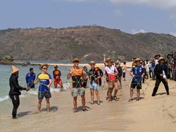 Jelang MotoGP Mandalika, Vinales cs Tanam Terumbu Karang di Pantai Kuta