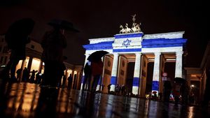 Sejumlah Negara Pendukung Israel Nyalakan Cahaya Putih Biru