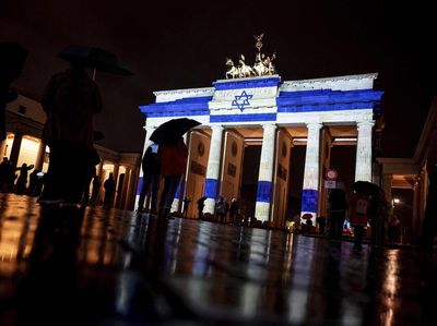 Sejumlah Negara Pendukung Israel Nyalakan Cahaya Putih Biru
