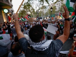 Video: Massa Demo Pro Palestina Bentrok dengan Polisi di Barcelona