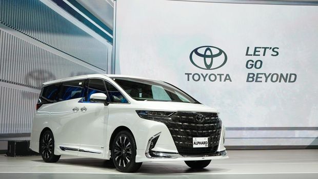 Toyota Alphard 2023.