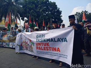 Ribuan Warga Tasikmalaya Galang Dana dan Long March untuk Palestina