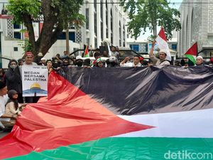 Aksi Solidaritas di Medan, Massa Bawa Bendera Palestina Berukuran Jumbo
