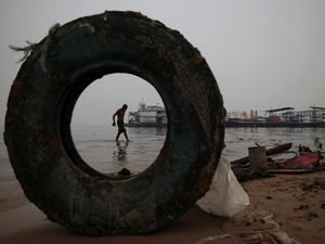 Asap Kebakaran Hutan Mengepung Kota di Amazon Asap Kebakaran Hutan Mengepung Kota di Amazon