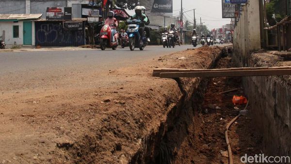 Awas Terperosok, Galian di Tangsel Ini Tanpa Pembatas