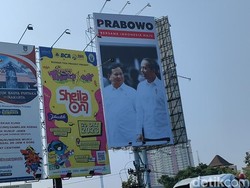 Baliho Jokowi dan Prabowo Mejeng Lagi di Flyover Manahan Solo