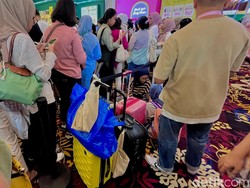 Demi Cuan, Koper pun Dibawa ke Pameran