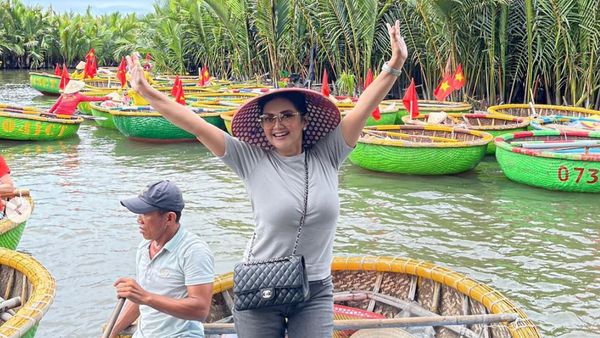 7 Foto Bella Saphira Liburan ke Vietnam, Istri Jenderal Tampil Sederhana