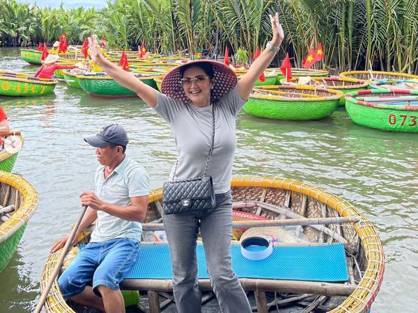 7 Foto Bella Saphira Liburan ke Vietnam, Istri Jenderal Tampil Sederhana