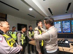 Polisi di Surabaya Kini Dilengkapi Body Camera untuk Permudah Penindakan