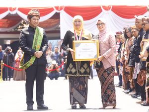 Dukung Ketahanan Pangan, Bupati Blitar Raih Penghargaan dari Gubernur Jatim