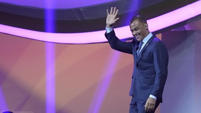 Former Brazilian soccer international Cafu waves as he arrives on stage to assist in the 2022 soccer World Cup draw at the Doha Exhibition and Convention Center in Doha, Qatar, Friday, April 1, 2022. (AP Photo/Darko Bandic)