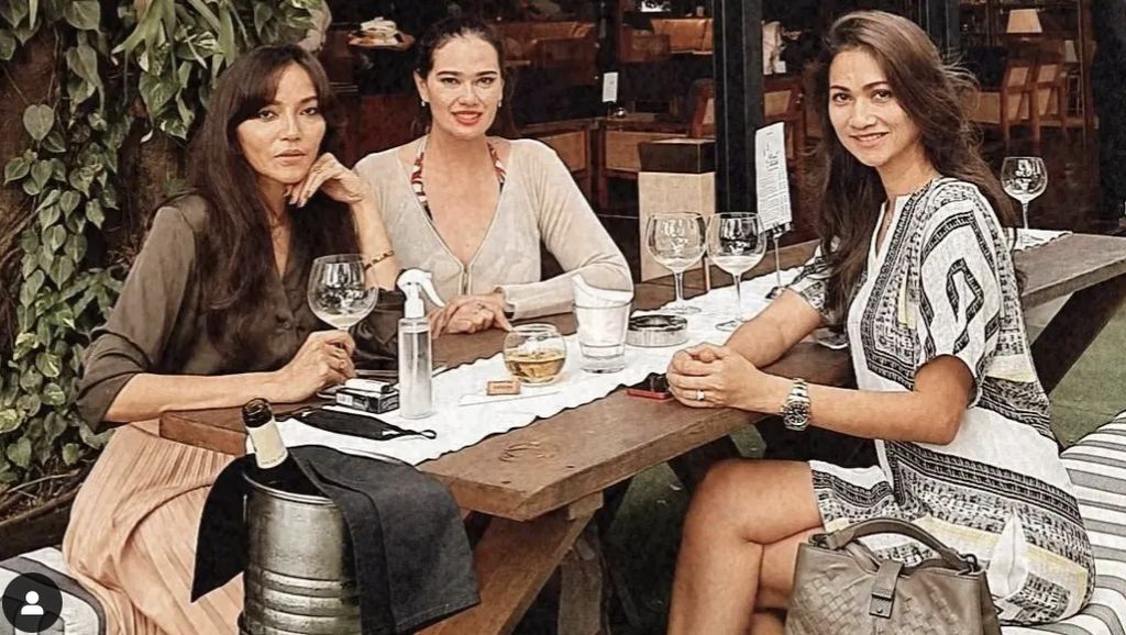 Catherine Wilson Hobi Makan Bareng Keluarga dan Sahabat, Intip Momennya Catherine Wilson Hobi Makan Bareng Keluarga dan Sahabat, Intip Momennya