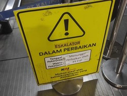 Tolong! Eskalator Stasiun Bekasi Ini Sudah Lama Mati