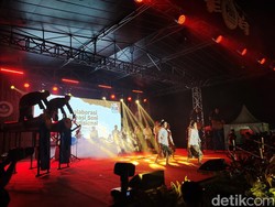 Momen Kemeriahan Festival Budaya Surosowan di Serang