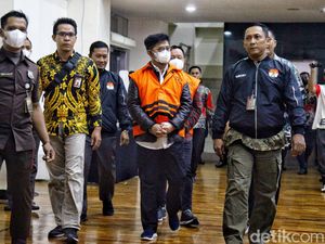 Misteri Temuan Cek Fantastis Rp 2 Triliun di Rumah Dinas SYL Misteri Temuan Cek Fantastis Rp 2 Triliun di Rumah Dinas SYL