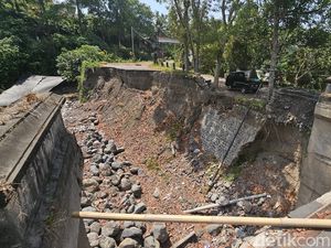 Jalan Putus Penghubung Klungkung-Karangasem 3 Bulan Tak Diperbaiki