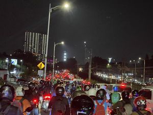 Jam Pulang Kerja, Jalan TB Simatupang Macet Parah