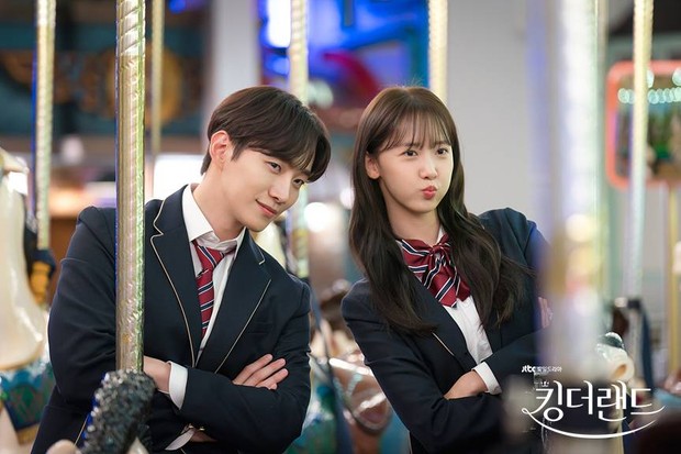 Lee Junho dan Yoona beradu akting di drama King The Land/Foto: hancinema.net Lee Junho dan Yoona beradu akting di drama King The Land/Foto: hancinema.net