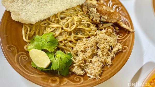 Mie Garlic Butter Topping Kepiting Soka Bisa Dicicip di Pasar Cipete