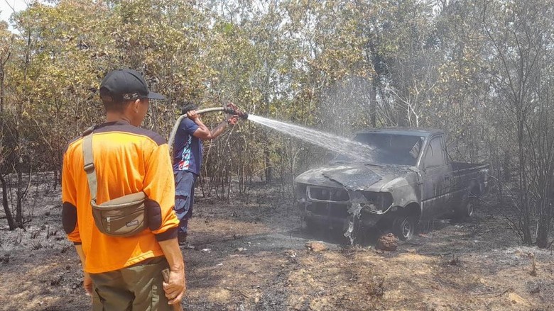 Pikap Hangus gegara Kebakaran Lahan di Bangka Barat
