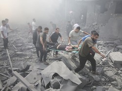 Momen Dramatis Evakuasi Bocah Gaza yang Tertimbun Reruntuhan