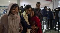 Momen Haru Warga Nepal Berhasil Pulang dari Israel