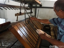 Panas Ekstrem, Permintaan Es Batu Balok di Mojokerto Melonjak