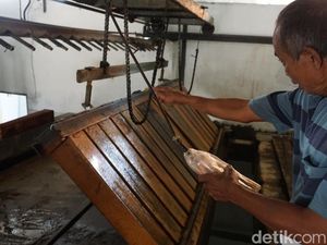 Panas Ekstrem, Permintaan Es Batu Balok di Mojokerto Melonjak Panas Ekstrem, Permintaan Es Batu Balok di Mojokerto Melonjak