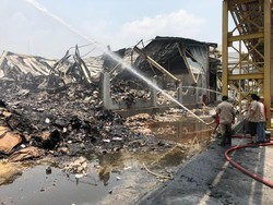 Penyebab Kebakaran Pabrik Tisu Mojokerto Diduga Korsleting Mesin Produksi