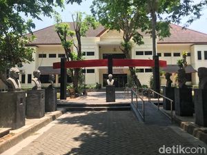 Ada Banyak Patung di Taman Fakultas Seni Rupa ISI Jogja, Begini Kisahnya Ada Banyak Patung di Taman Fakultas Seni Rupa ISI Jogja, Begini Kisahnya
