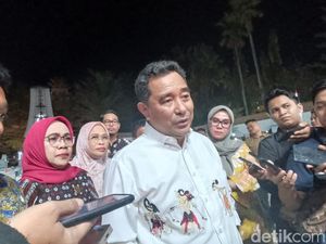 Bahtiar Jamin Gaji ASN Pemprov Sulsel Dibayarkan Meski APBD Defisit Rp 1,5 T Bahtiar Jamin Gaji ASN Pemprov Sulsel Dibayarkan Meski APBD Defisit Rp 1,5 T
