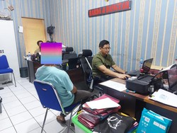 Polisi Periksa Pria Pembagi Kue yang Bikin 34 Murid SD Diduga Keracunan