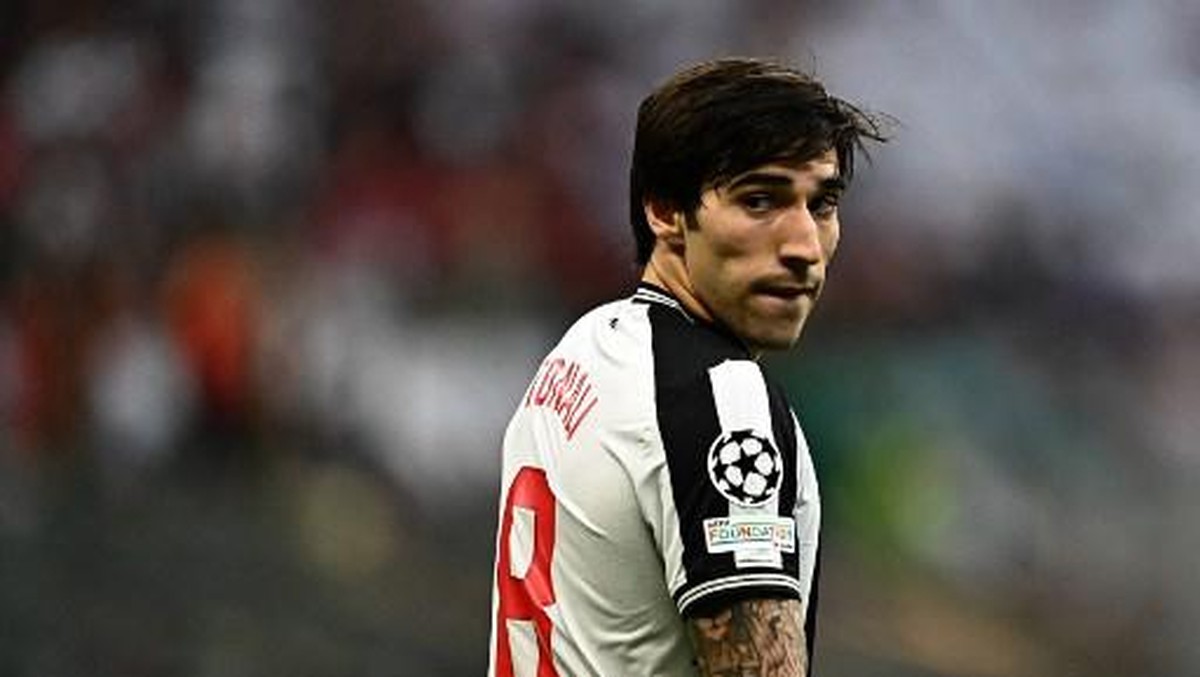Sandro Tonali kena sanksi FA. (Foto: GABRIEL BOUYS/AFP)