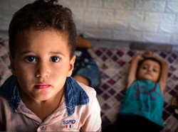 Serangan Israel Menghancurkan Gaza, Ribuan Orang Mengungsi Jalan Kaki